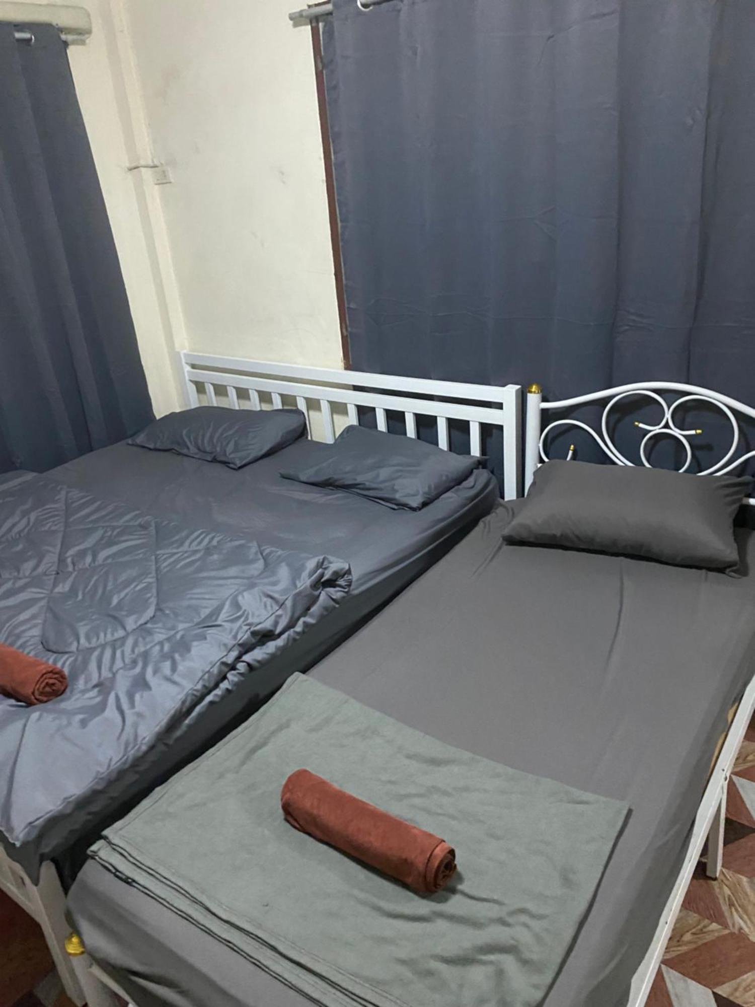 Sleep Break Hostel Sathon Bangkok Exteriör bild