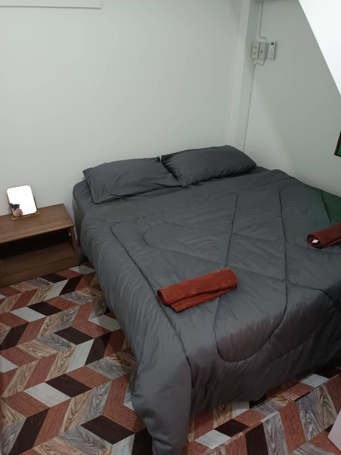 Sleep Break Hostel Sathon Bangkok Exteriör bild