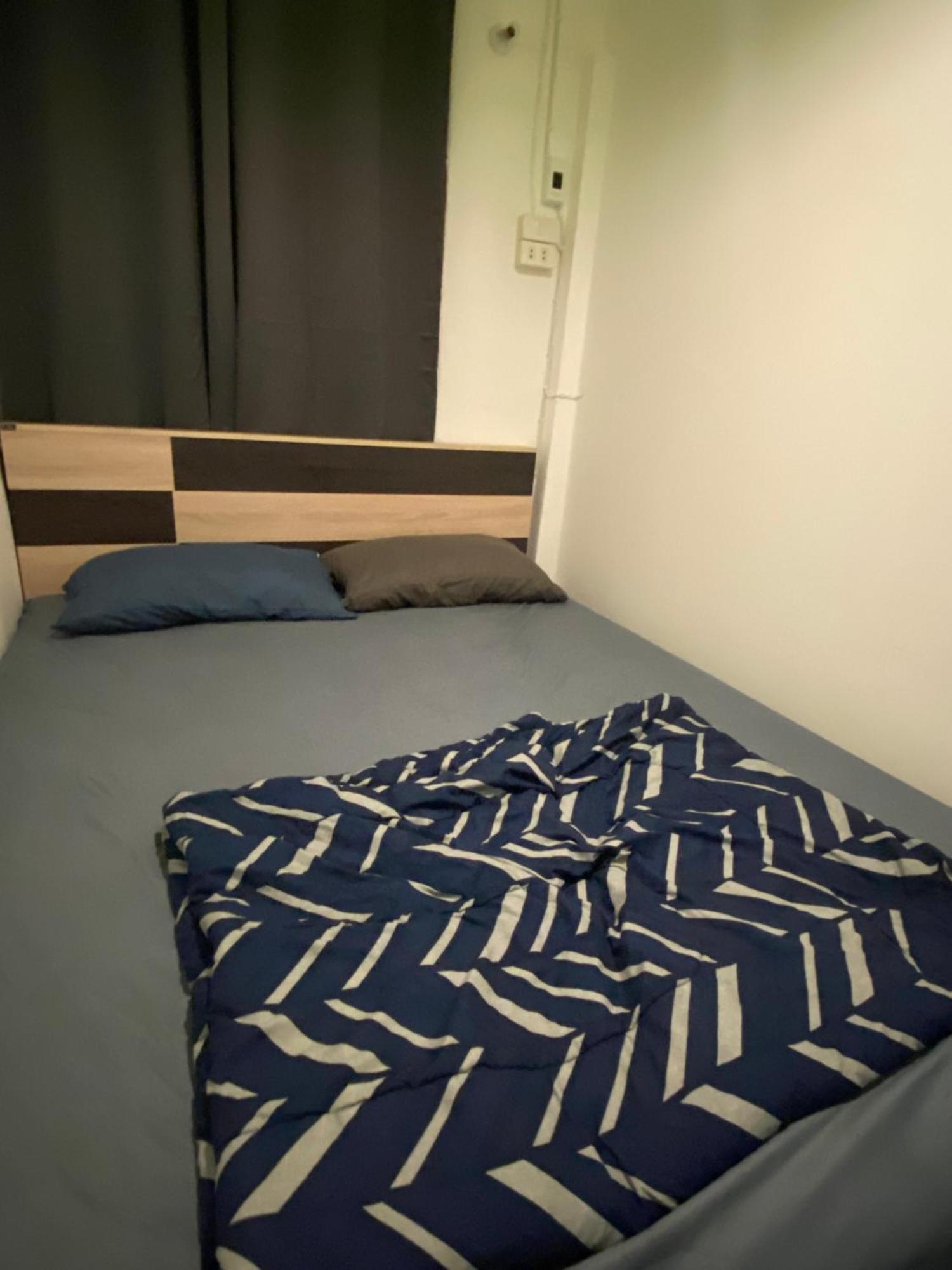 Sleep Break Hostel Sathon Bangkok Exteriör bild